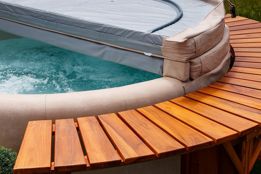 Choosing a cover for your hot tub Jacuzzi